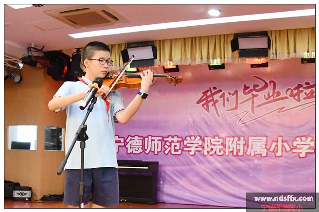 3优秀毕业生讲话并展示才艺 (1).JPG